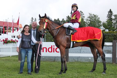 Bent Olsen i vinnerpaddocken med Jubilance Bent Olsen i vinnerpaddocken med Jubilance